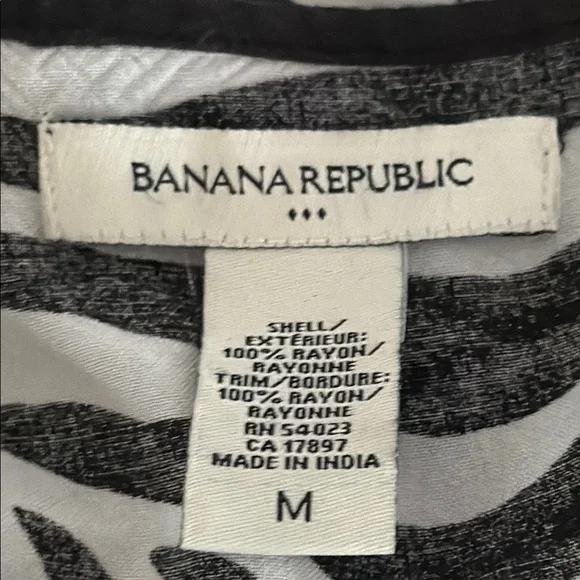 Banana Republic | Deep V- Neck Zebra 🦓 Print Cover up - Picture 6 of 9